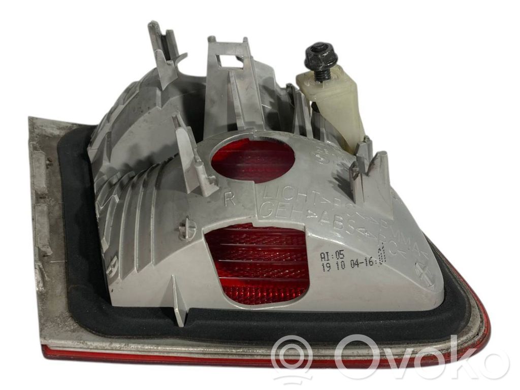 Taillight in the hood