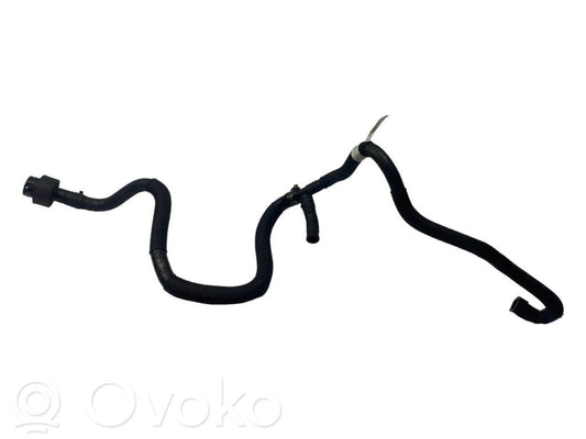 Caurulīte (-es) / šļūtene (-es)
