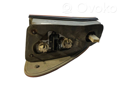 Aizmugurējais lukturis virsbūvē