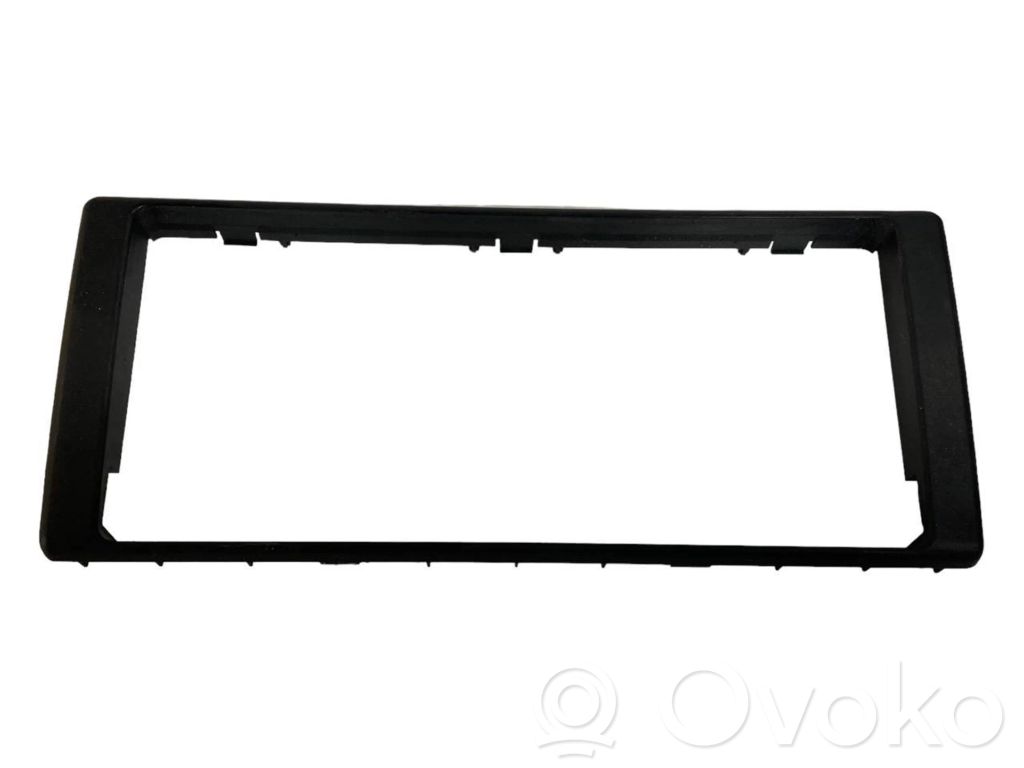 Radiouztvērēja / navigācija dekoratīvā apdare