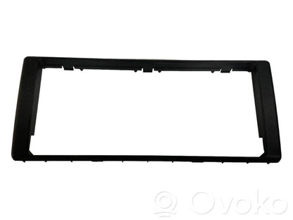 Radiouztvērēja / navigācija dekoratīvā apdare