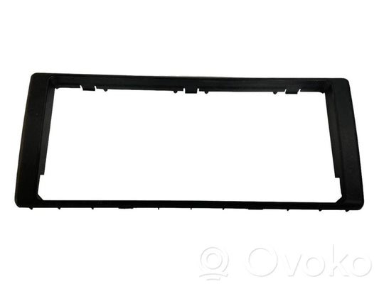 Radiouztvērēja / navigācija dekoratīvā apdare