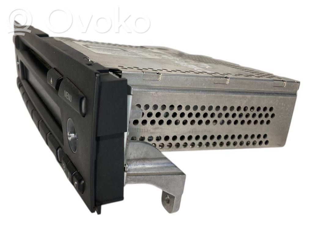 Radio / CD/DVD atskaņotājs / navigācija