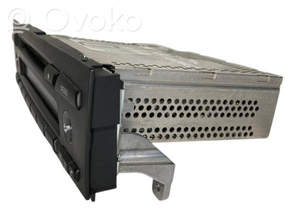 Radio / CD/DVD atskaņotājs / navigācija