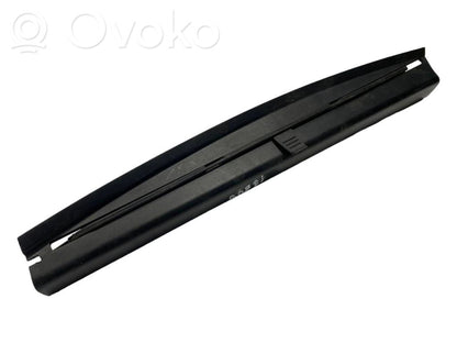 Занавеска на окне сзади