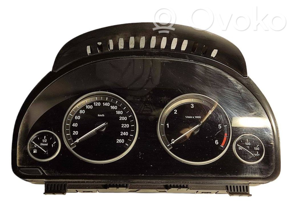 Speedometer (in the instrument panel)