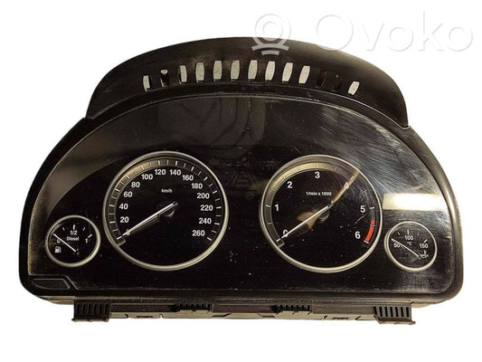 Speedometer (in the instrument panel)