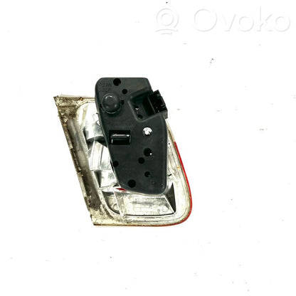 Aizmugurējais lukturis pārsegā