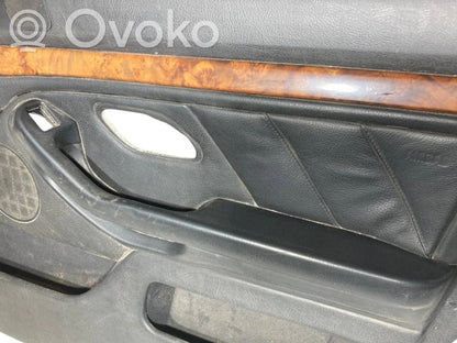 Priekšējo durvju apdare