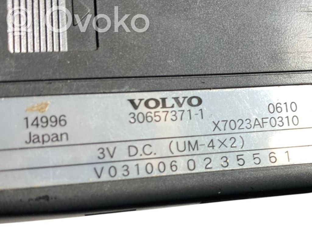 Radio / CD/DVD atskaņotājs / navigācija