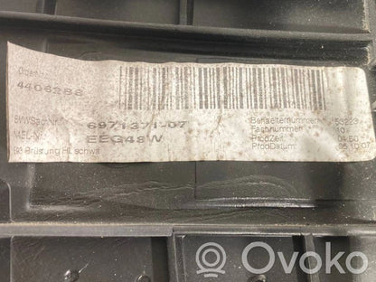 (A) statņa dekoratīvā apdare