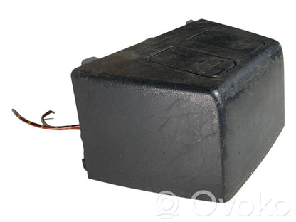 12 V ligzda (aizmugure)