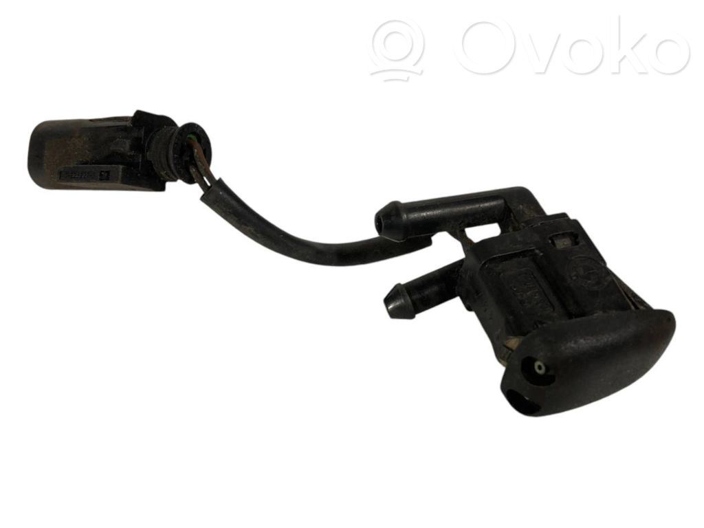 Mazgāšanas šķidruma smidzinātājs (-i) priekšējam logam