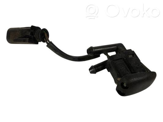 Mazgāšanas šķidruma smidzinātājs (-i) priekšējam logam