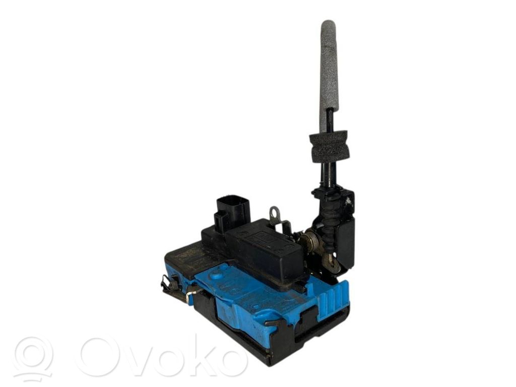 Priekšpusē slēdzene