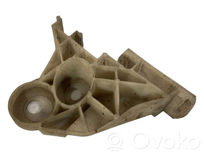 Priekšpusē bampera turētājs