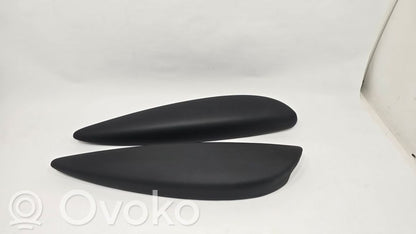 Cita veida priekšpusē durvju dekoratīvās apdares detaļa