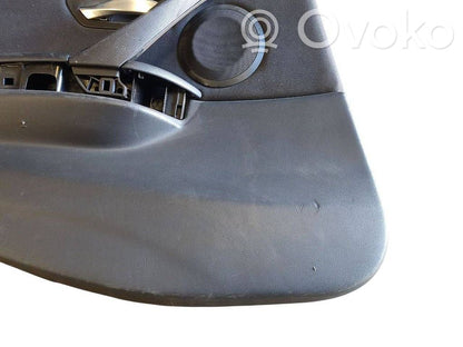 Apšuvums aizmugurējām durvīm