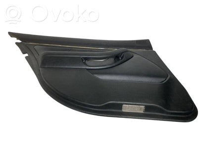 Занавеска на окне сзади