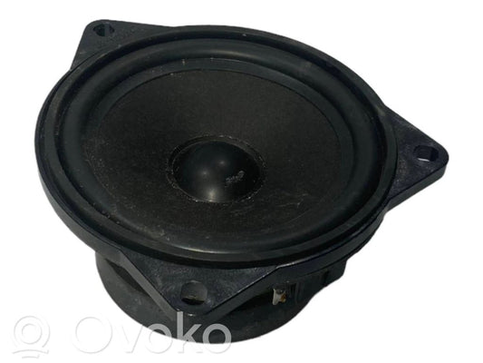 Speaker(s) in the rear window