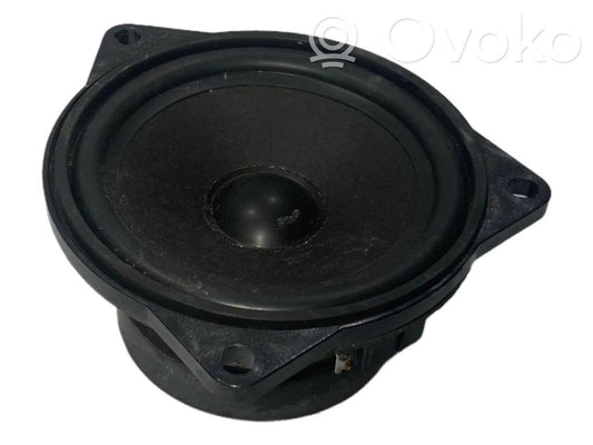 Speaker(s) in the rear window