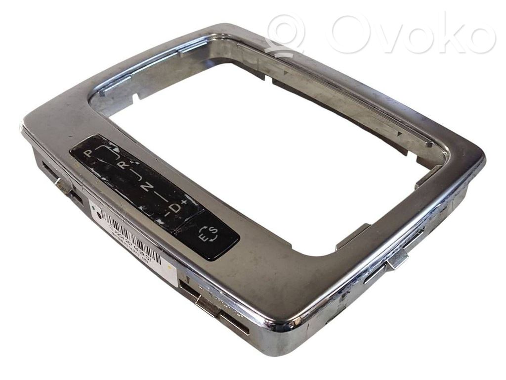 Ātrumu pārslēgšanas sviras dekoratīvā apdare (plastmasas)