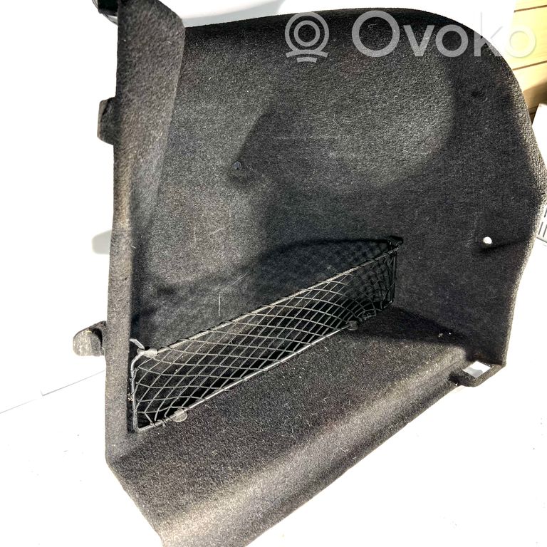 Bagāžnieka sānu apakšējās apdares panelis