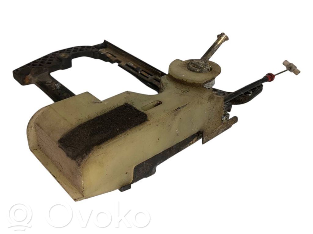 Держатель/кронштейн для внешней ручки открывания спереди