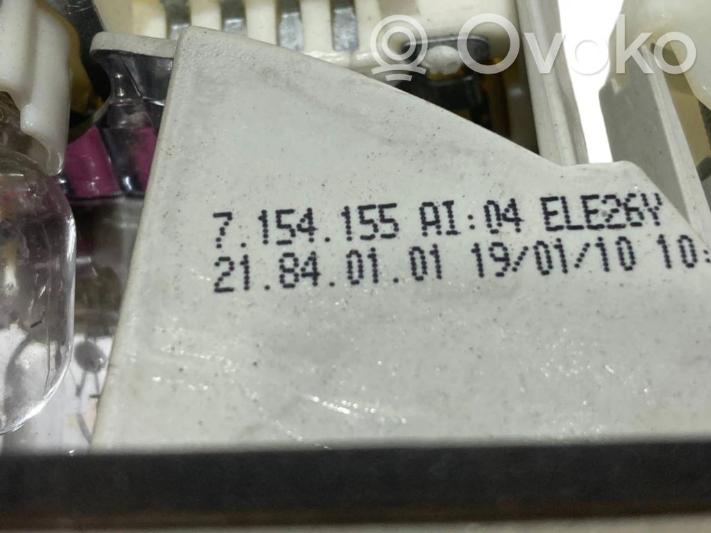 Aizmugurējais lukturis pārsegā