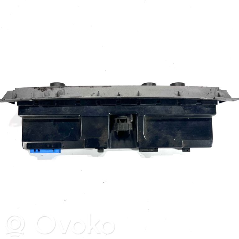 Air conditioning / climate control / interior heating control unit (in the passenger compartment)
