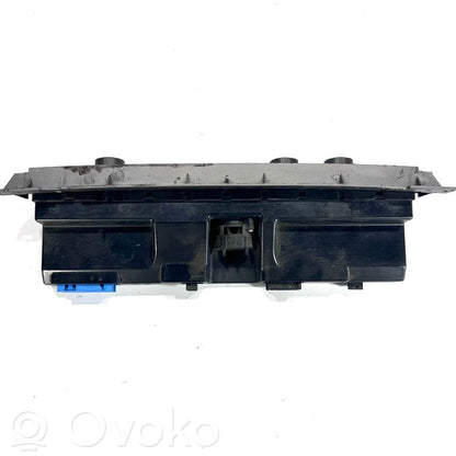 Air conditioning / climate control / interior heating control unit (in the passenger compartment)