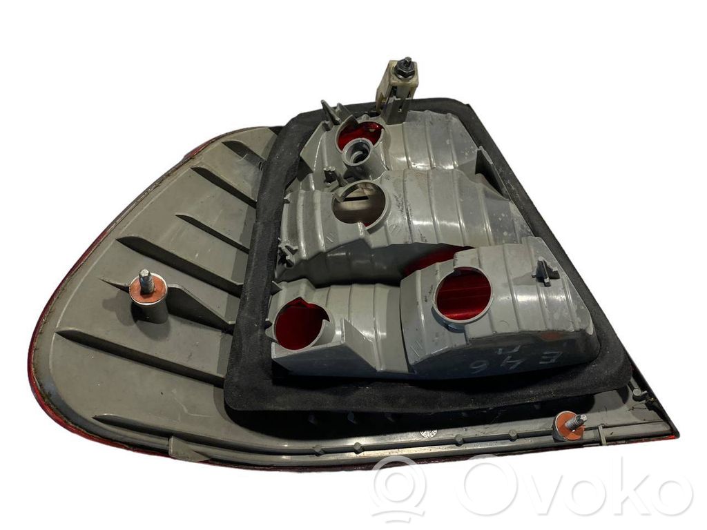 Aizmugurējais lukturis virsbūvē