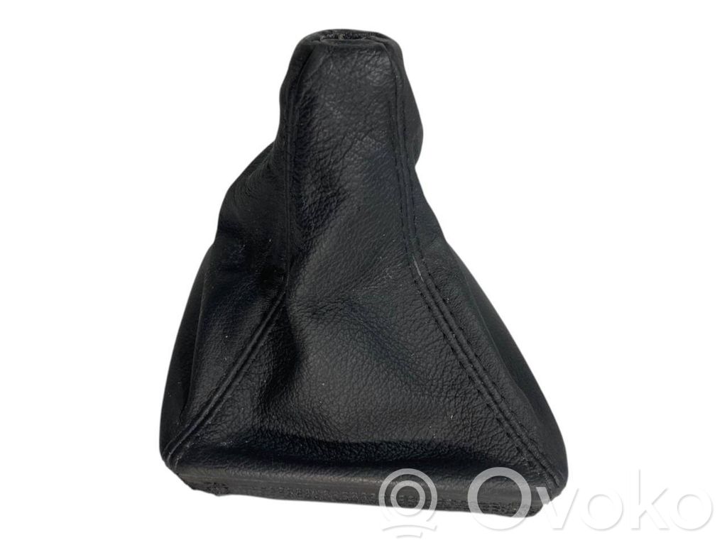 Ātrumu pārslēgšanas sviras dekoratīvā apdare (āda, uzgalis)