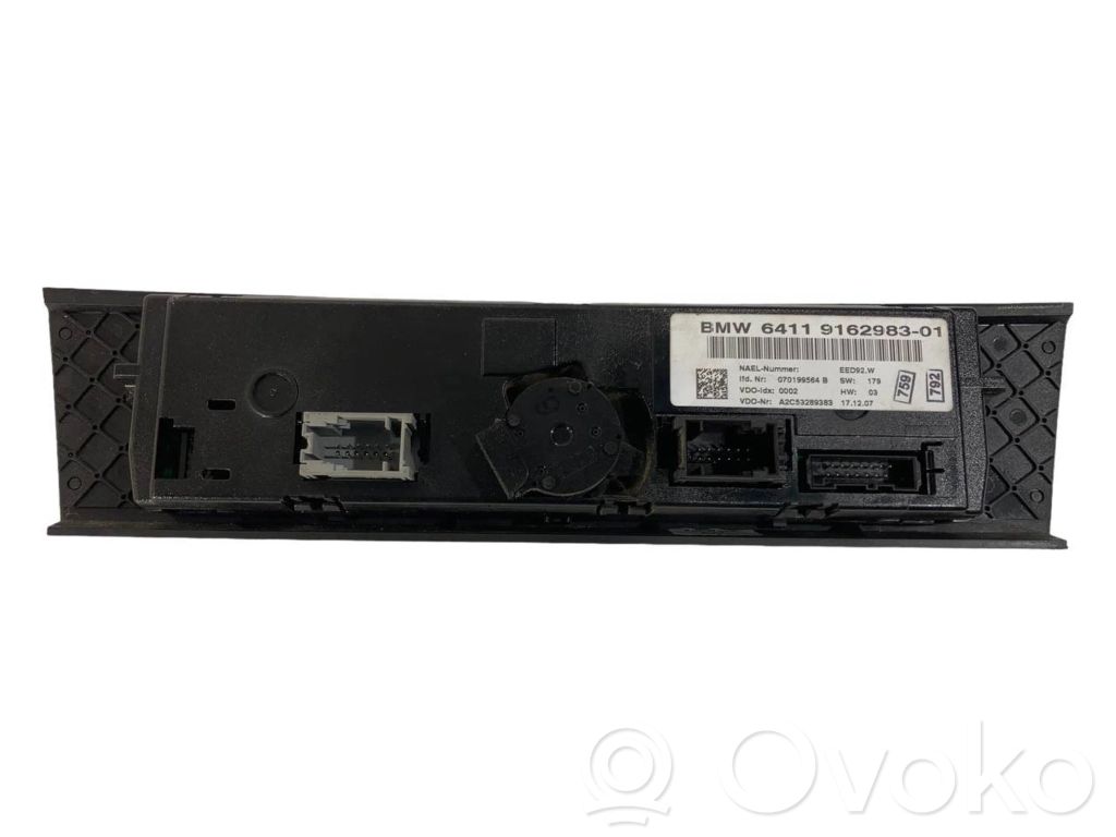 Air conditioning / climate control / interior heating control unit (in the passenger compartment)