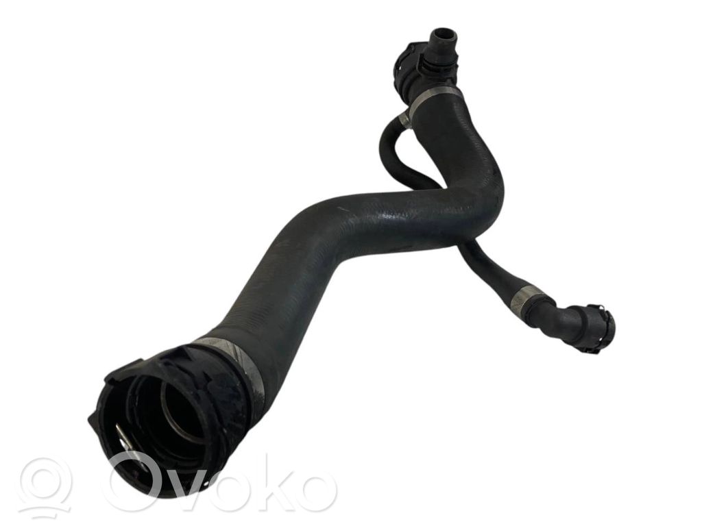 Caurulīte (-es) / šļūtene (-es)