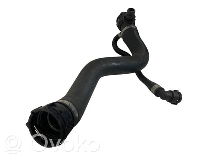 Caurulīte (-es) / šļūtene (-es)