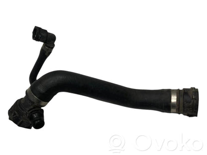 Caurulīte (-es) / šļūtene (-es)