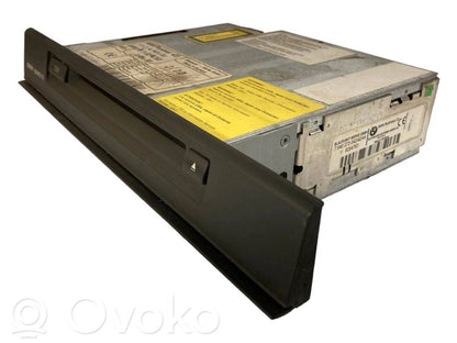 Radio / CD/DVD atskaņotājs / navigācija