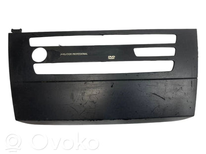 Radiouztvērēja / navigācija dekoratīvā apdare