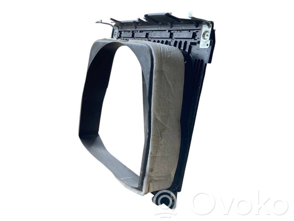 Bagāžnieka sānu apakšējās apdares panelis