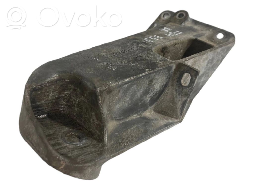 Dzinēja nostiprināšanas stiprinājums-kronšteins