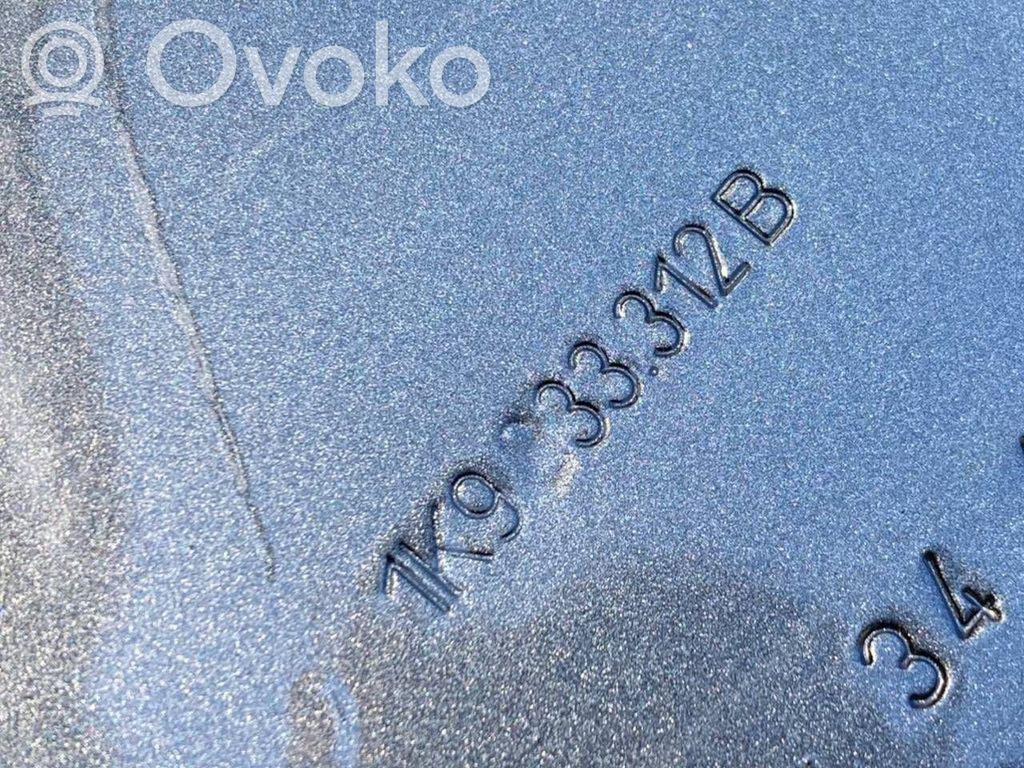 Aizmugurējās durvis