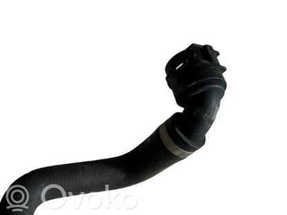 Caurulīte (-es) / šļūtene (-es)