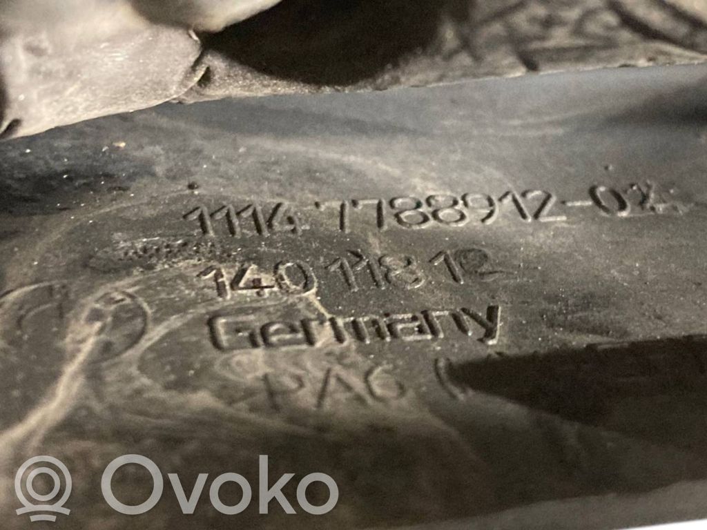 Dzinēja pārsegs (dekoratīva apdare)