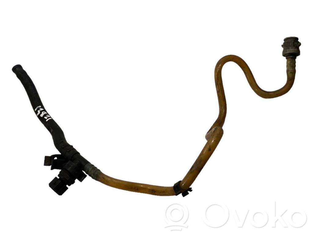 Degvielas caurulīte (-es)