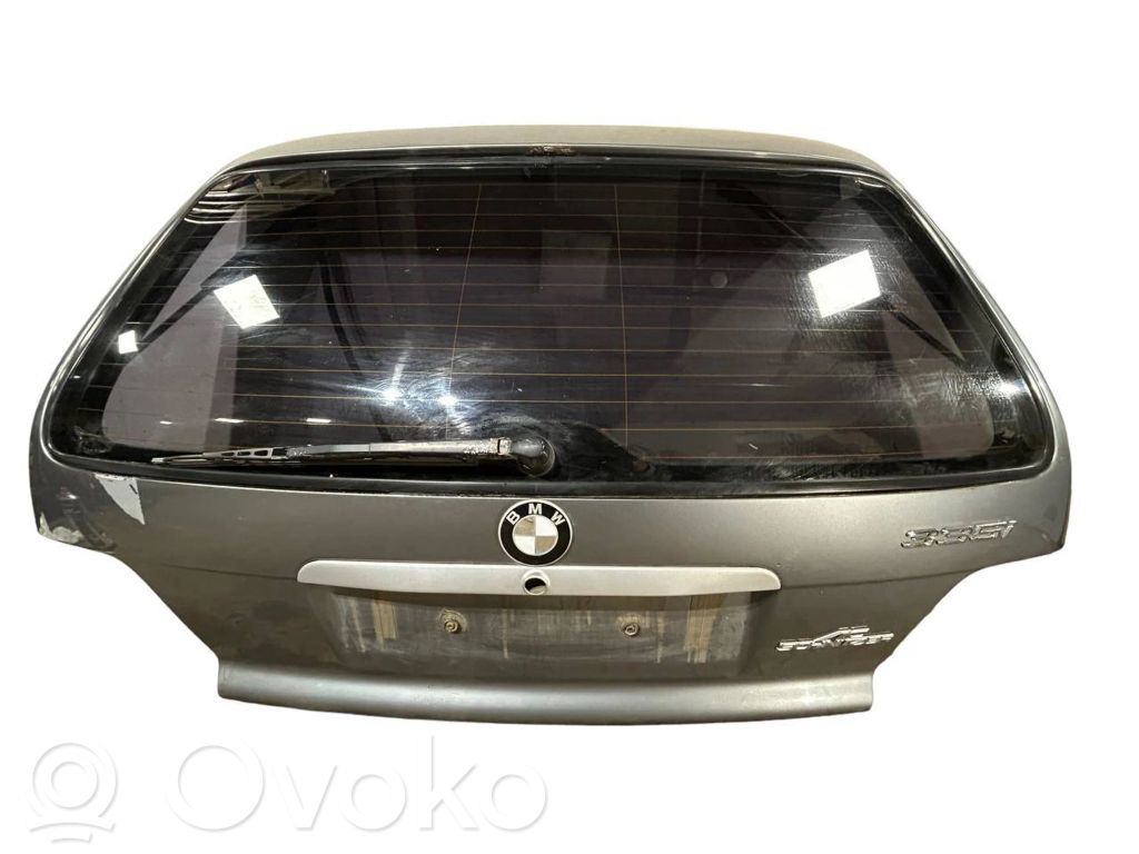 Задняя крышка (багажник)