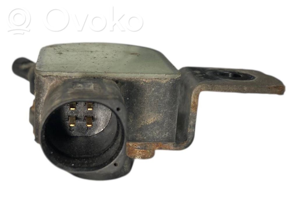 Augstuma sensors (priekšējo lukturu)