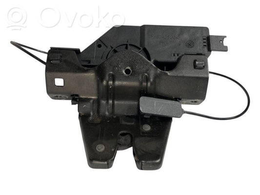 Aizmugurējā pārsega slēdzene