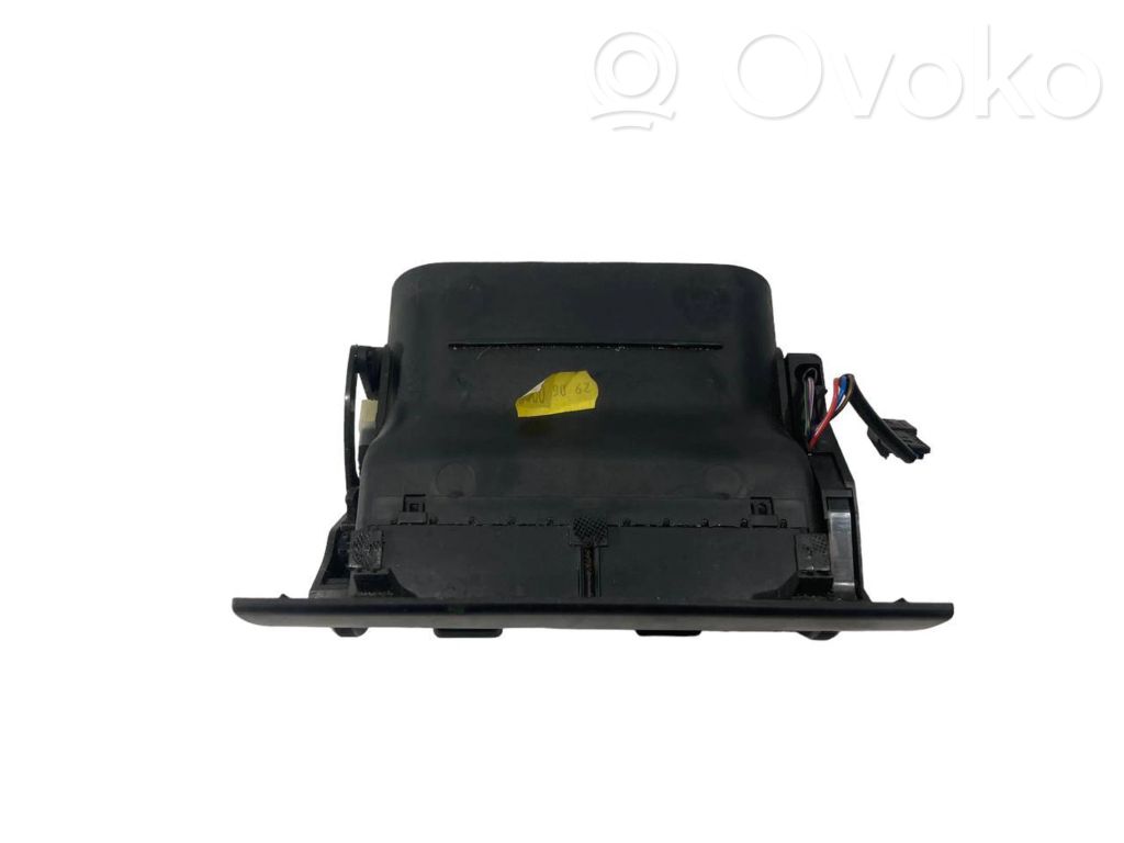 Задняя воздухо-вентиляционная решетка