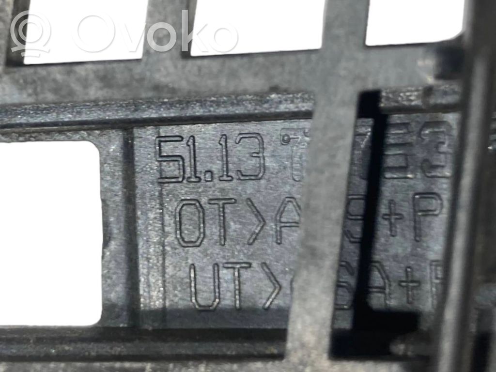 Bonnet decorative grille